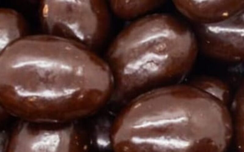 Chocolate-almonds-blog-lorentanuts.com - Enjoy Chocolate Covered Almonds | L’Orenta Nuts